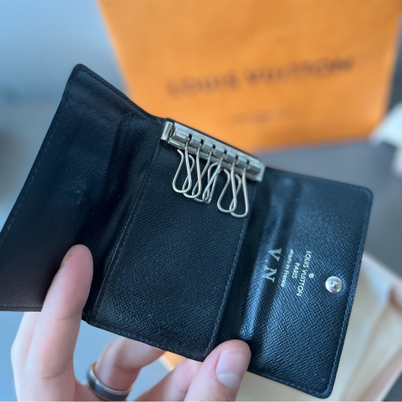 Louis Vuitton Damien graphite 6 key holder. Used - Picture 2 of 9